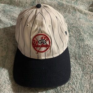 Like new never worn vintage style New York Yankees new era snapback